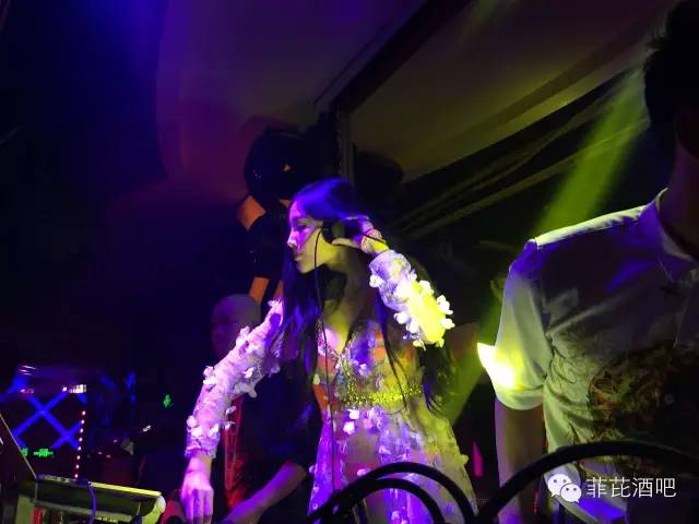 |菲芘酒吧-五周年店庆预告|2020/07/03重金特邀华语乐坛创作小天后-李思亲临现场倾情演绎，臻情有您，伴我同行！-北流菲芘酒吧/PHEBE CLUB
