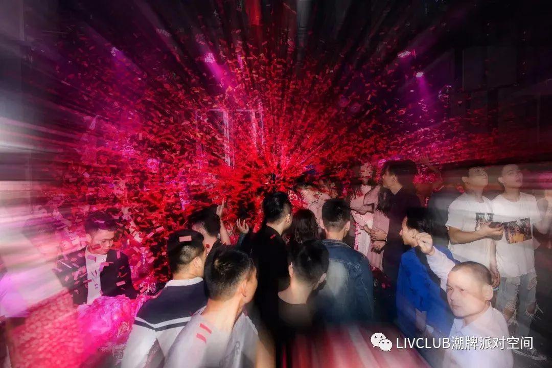 娱乐资讯：8月25日七夕主题：【唇情之约】今年七夕“以唇为题、以情为约”，小红唇点亮七夕，“爱在唇间，一吻倾情”！-青岛LIV酒吧/LIV CLUB