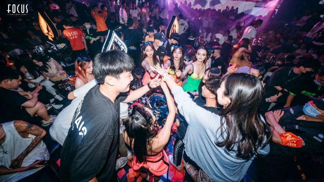 REVIEW丨你才是最重要的?????????. @FOCUS新伊莎襄阳店-襄阳新伊莎酒吧/focus club