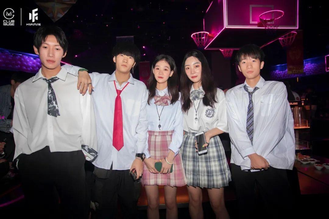 JK PARTY REVIEW | 短裙拯救不开心-武汉苏格缪斯酒吧/MUSE CLUB 光谷店