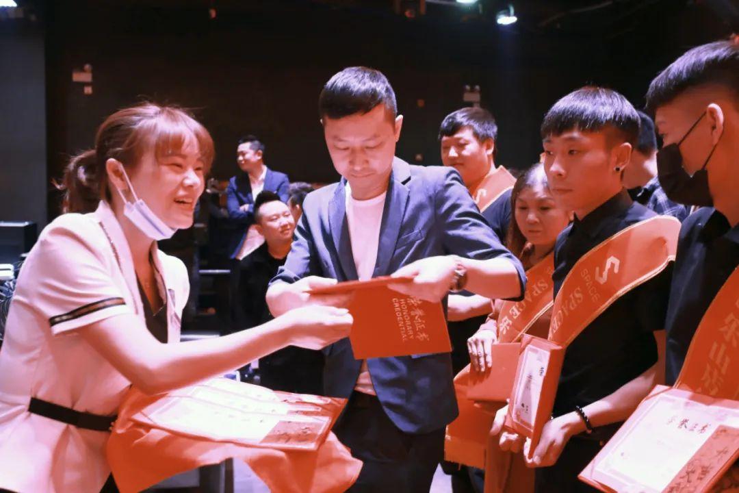 回顾篇|『砥砺前行·超越自我』三十二届员工大会圆满落幕！-乐山斯贝斯酒吧/SPACE酒吧/SPACE Club