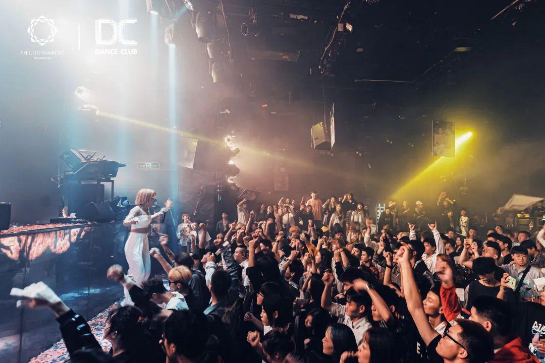 那晚，我们臣服于“捕心猎手”的霸气舞台-郑州DC酒吧/Dance Club/跳舞俱乐部