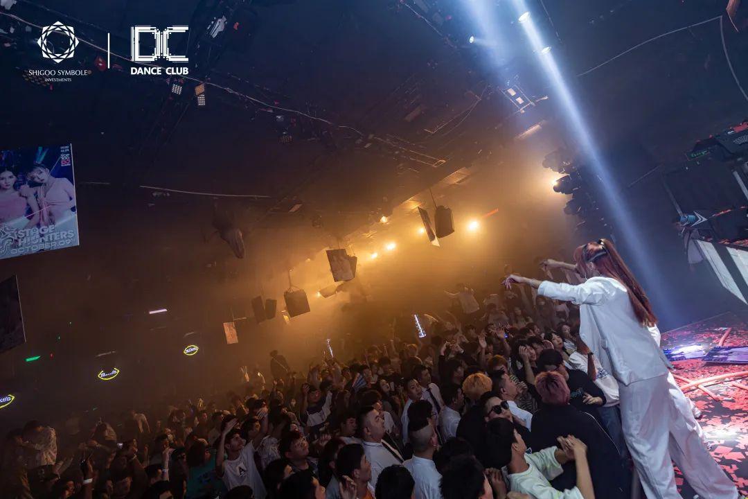 那晚，我们臣服于“捕心猎手”的霸气舞台-郑州DC酒吧/Dance Club/跳舞俱乐部