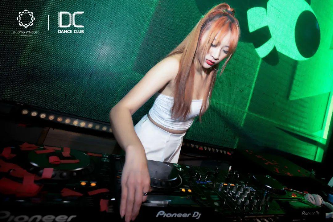 那晚，我们臣服于“捕心猎手”的霸气舞台-郑州DC酒吧/Dance Club/跳舞俱乐部