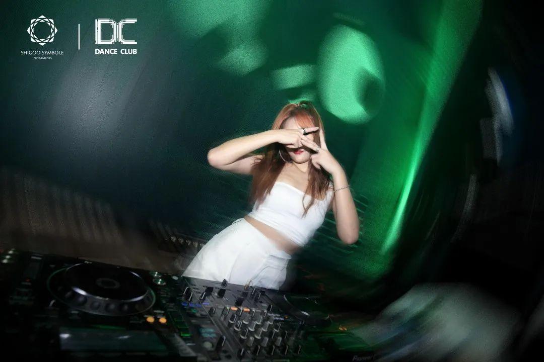 那晚，我们臣服于“捕心猎手”的霸气舞台-郑州DC酒吧/Dance Club/跳舞俱乐部