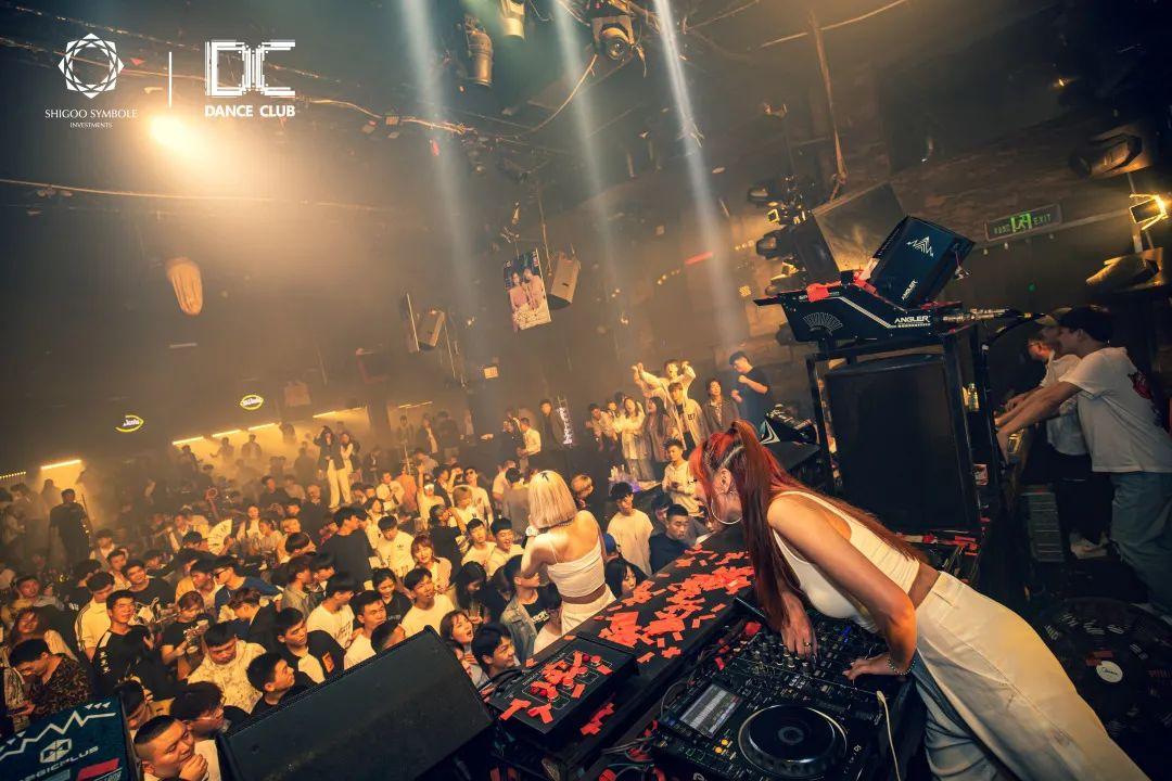 那晚，我们臣服于“捕心猎手”的霸气舞台-郑州DC酒吧/Dance Club/跳舞俱乐部
