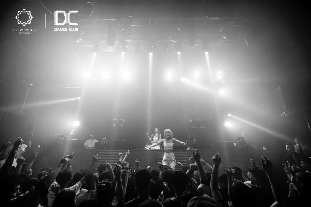 那晚，我们臣服于“捕心猎手”的霸气舞台-郑州DC酒吧/Dance Club/跳舞俱乐部