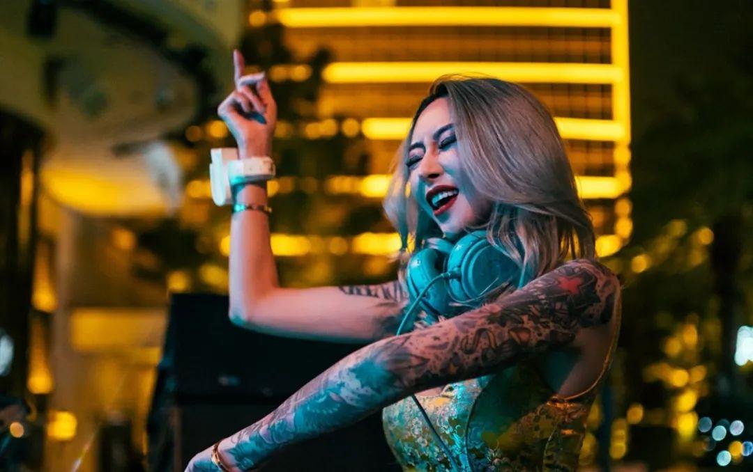 为什么她可以登上全球顶级夜店的舞台？-重庆普乐浩斯酒吧/PH酒吧/PLAY HOUSE CLUB