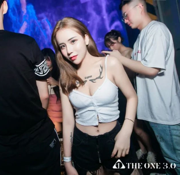 广州首家夜店放题式酒水任饮，喷泉王会是谁？-广州THE ONE酒吧/THE ONE CLUB