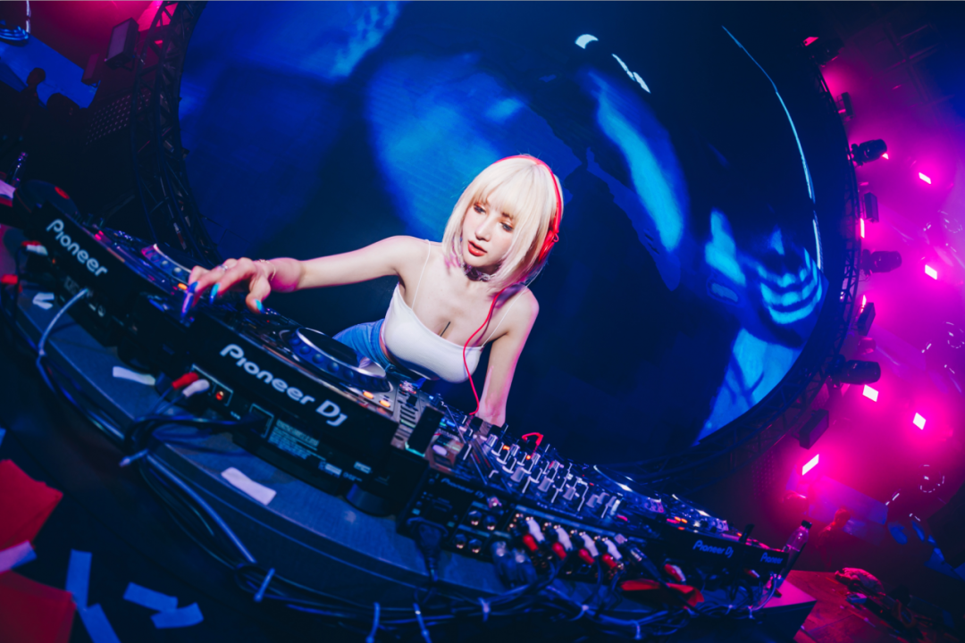 12/18 NAOMI | 掀起冬日巨浪的派对冲浪手-南宁斯贝斯酒吧/SPACE酒吧/SPACE CLUB