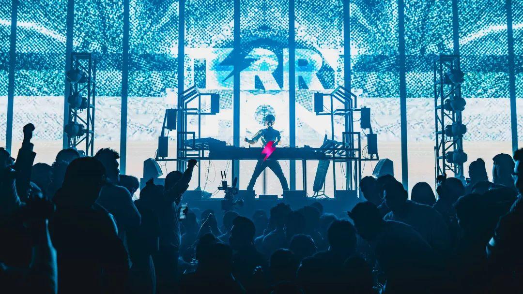 以光为弦,谱写MASTER x Terry Zhong “City of Lights”的巅峰之夜-上海Live Nation Electronic Asia(LNEA酒吧) 上海 以光为弦,谱写MASTER x Terry Zhong “City of Lights”的巅峰之夜-上海Live Nation Electronic Asia(LNEA酒吧) 上海
