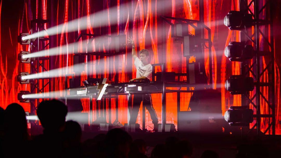 以光为弦,谱写MASTER x Terry Zhong “City of Lights”的巅峰之夜-上海Live Nation Electronic Asia(LNEA酒吧) 上海 以光为弦,谱写MASTER x Terry Zhong “City of Lights”的巅峰之夜-上海Live Nation Electronic Asia(LNEA酒吧) 上海