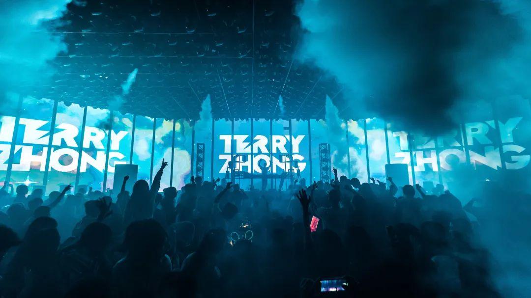 以光为弦,谱写MASTER x Terry Zhong “City of Lights”的巅峰之夜-上海Live Nation Electronic Asia(LNEA酒吧) 上海 以光为弦,谱写MASTER x Terry Zhong “City of Lights”的巅峰之夜-上海Live Nation Electronic Asia(LNEA酒吧) 上海