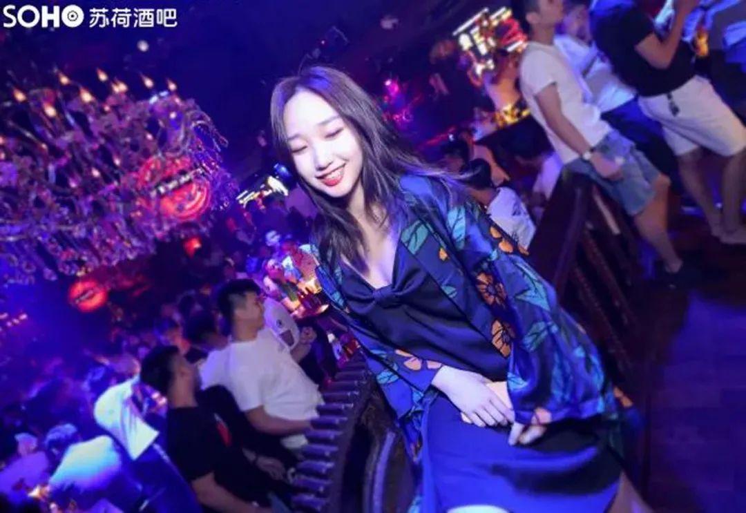 深夜的快乐原来有这个足矣-重庆苏荷酒吧/SOHO CLUB