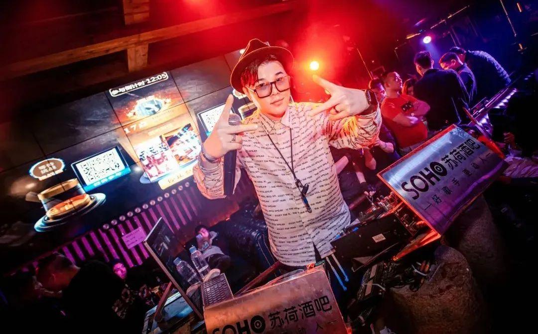 深夜的快乐原来有这个足矣-重庆苏荷酒吧/SOHO CLUB
