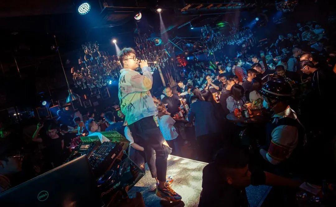 深夜的快乐原来有这个足矣-重庆苏荷酒吧/SOHO CLUB