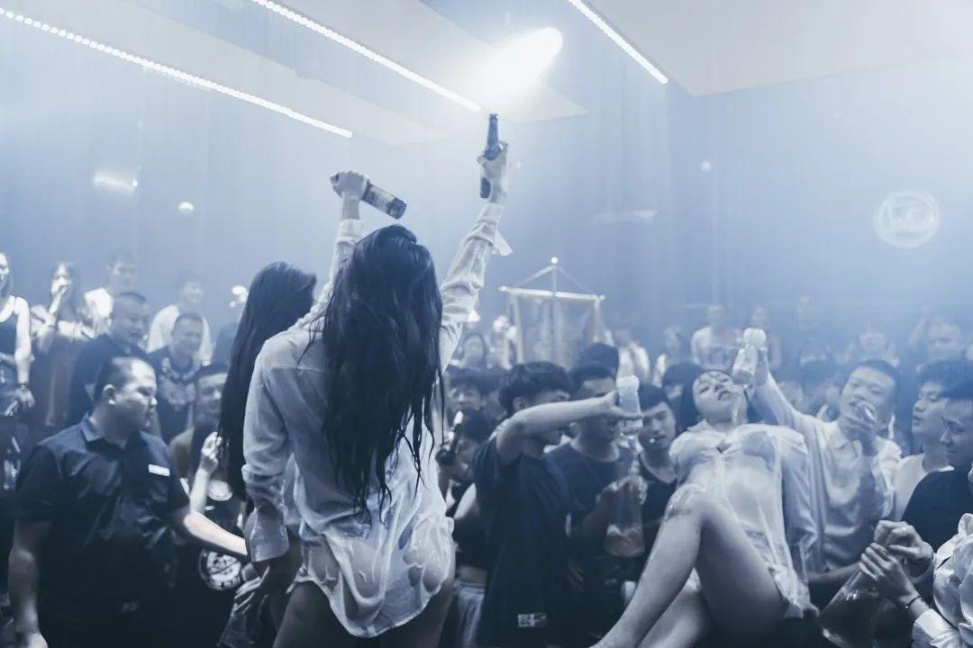 湿身派对 2.26/2.27BLACK-WHITE性感来袭-濮阳TNT酒吧/TNT CLUB