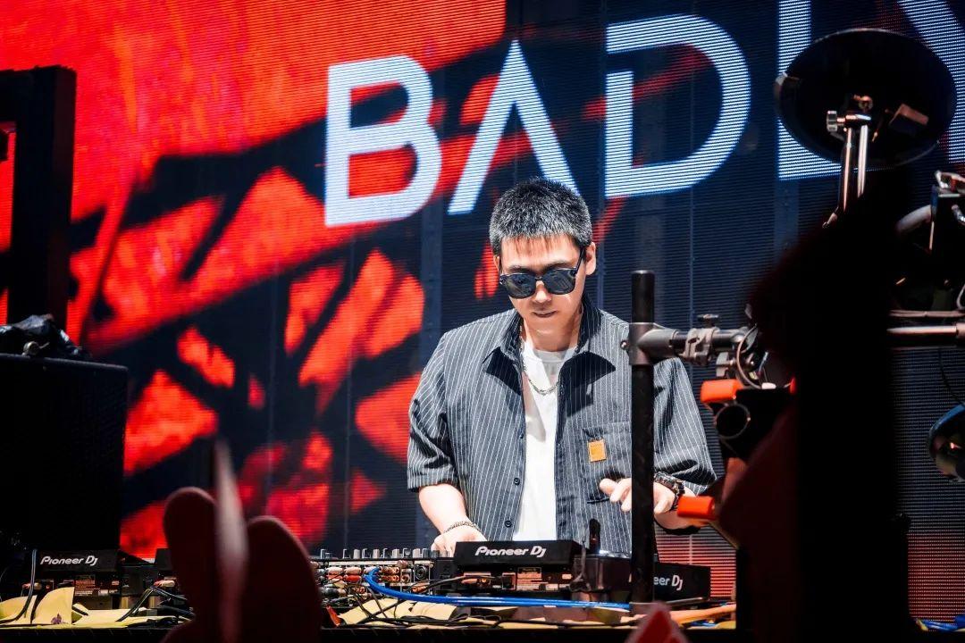 AT 体验馆品牌创始人亲自上阵 听说他喜欢玩 LIVE SET ？-兰州AT酒吧/AT体验馆