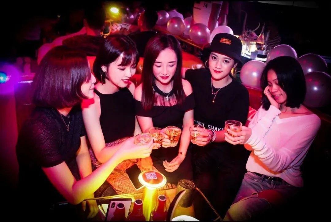 高阶人士「饮酒」指南，你可知这些骚操作-武汉苏荷酒吧/SOHO CLUB