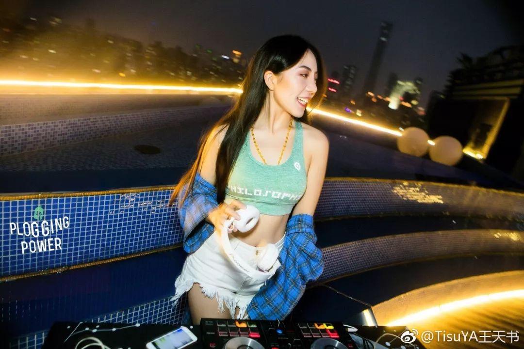 06.22 实力少女Ti$uYA 的夏日玩趣电音派对-天津威克斯酒吧/VICS CLUB