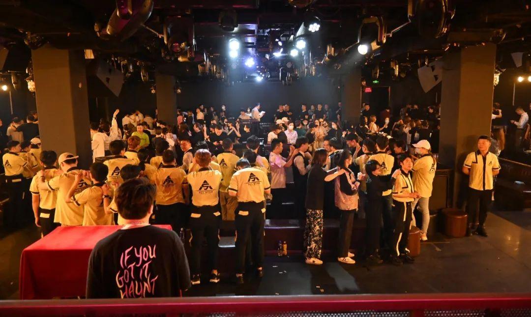 365集团古城区事业部观前联合店4月员工大会圆满成功!-苏州ALL STAR CLUB (全明星酒吧) 365集团古城区事业部观前联合店4月员工大会圆满成功!-苏州ALL STAR CLUB (全明星酒吧)