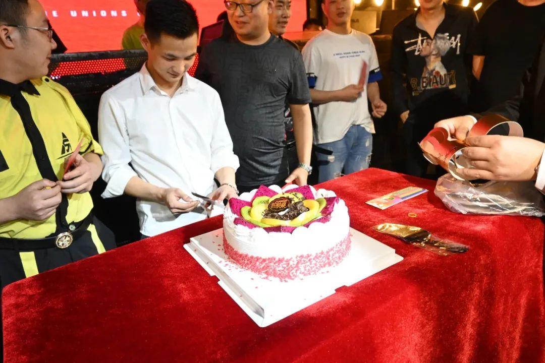 365集团古城区事业部观前联合店4月员工大会圆满成功!-苏州ALL STAR CLUB (全明星酒吧) 365集团古城区事业部观前联合店4月员工大会圆满成功!-苏州ALL STAR CLUB (全明星酒吧)