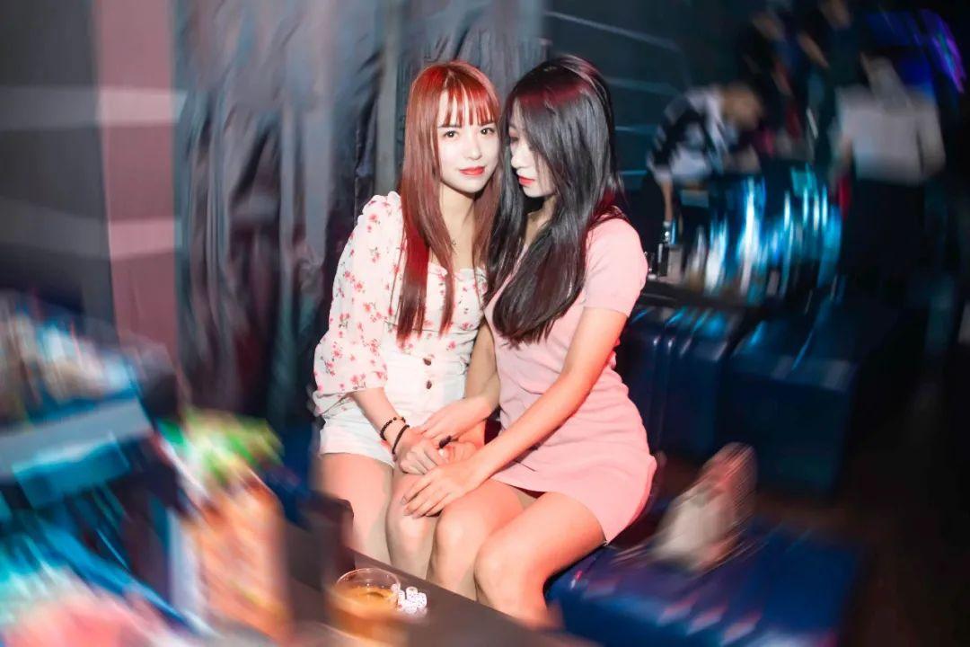 MC界“侧田”携手DJ“绯闻女友”来袭！-四会维密斯派对空间酒吧/V-MAX CLUB