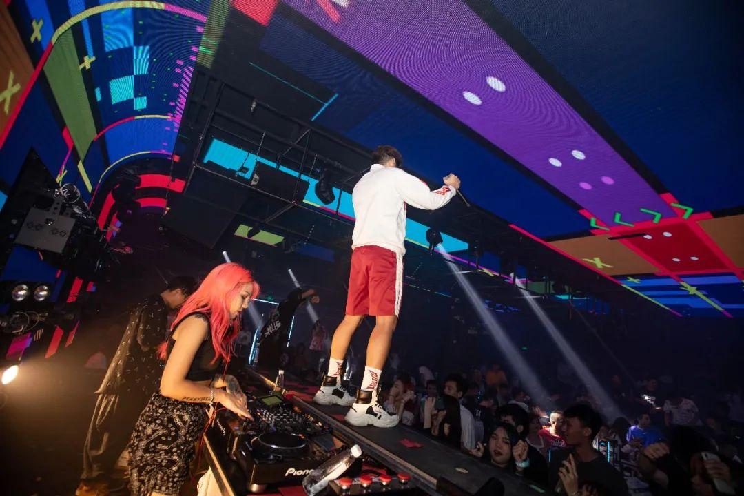 MC界“侧田”携手DJ“绯闻女友”来袭！-四会维密斯派对空间酒吧/V-MAX CLUB