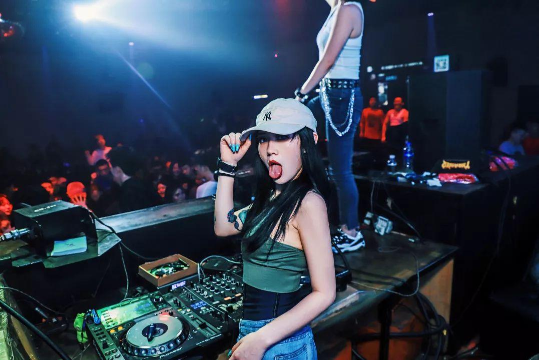 PLAY HOUSE |今晚4月30日-5月1日亚洲女孩“SK&amp;amp;ASIAN GIRL”百大现场·热辣制燥-邛崃ph酒吧/Play House