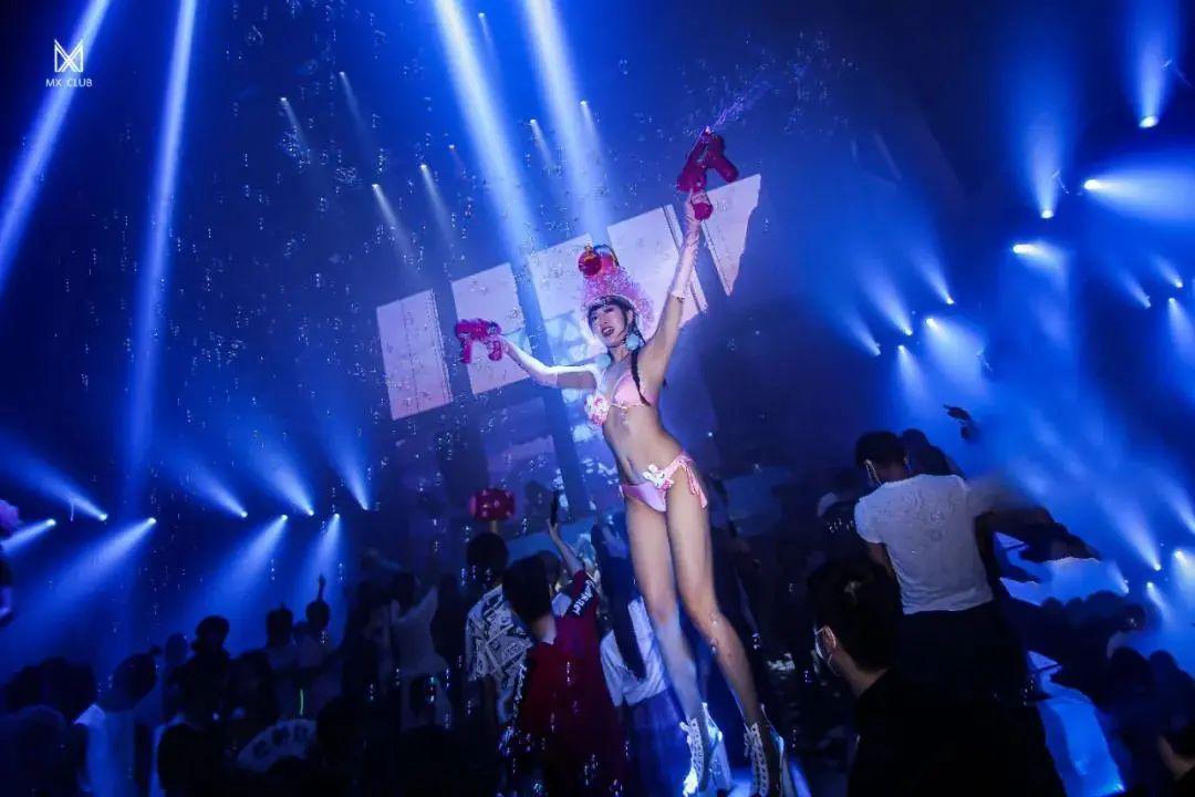 夏天做不腻的事 就是和你一起享受泡沫浴-许昌MX酒吧/MX CLUB