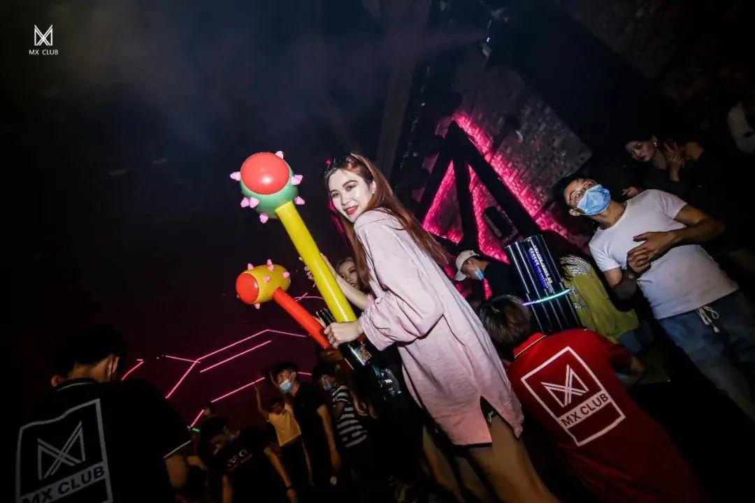 夏天做不腻的事 就是和你一起享受泡沫浴-许昌MX酒吧/MX CLUB