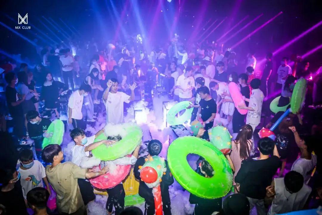 夏天做不腻的事 就是和你一起享受泡沫浴-许昌MX酒吧/MX CLUB