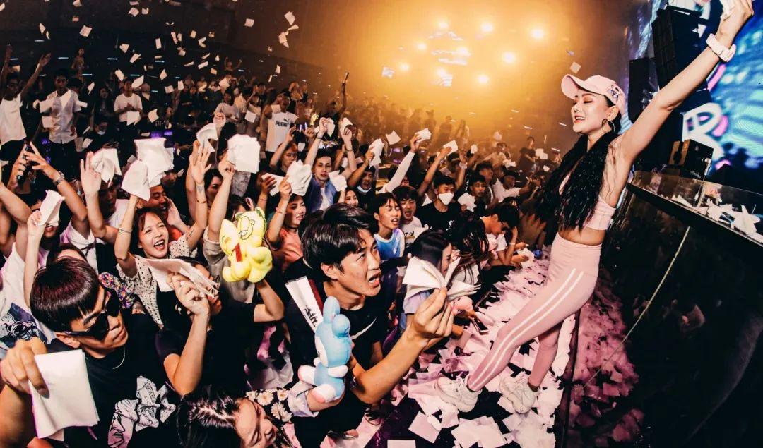 BBR丨11/22 @ MOODMAKER | DJ SARA &amp;amp; MC NICOLE-G | 感受风格迥异的甜美-福清BBR酒吧/Boom Boom Room
